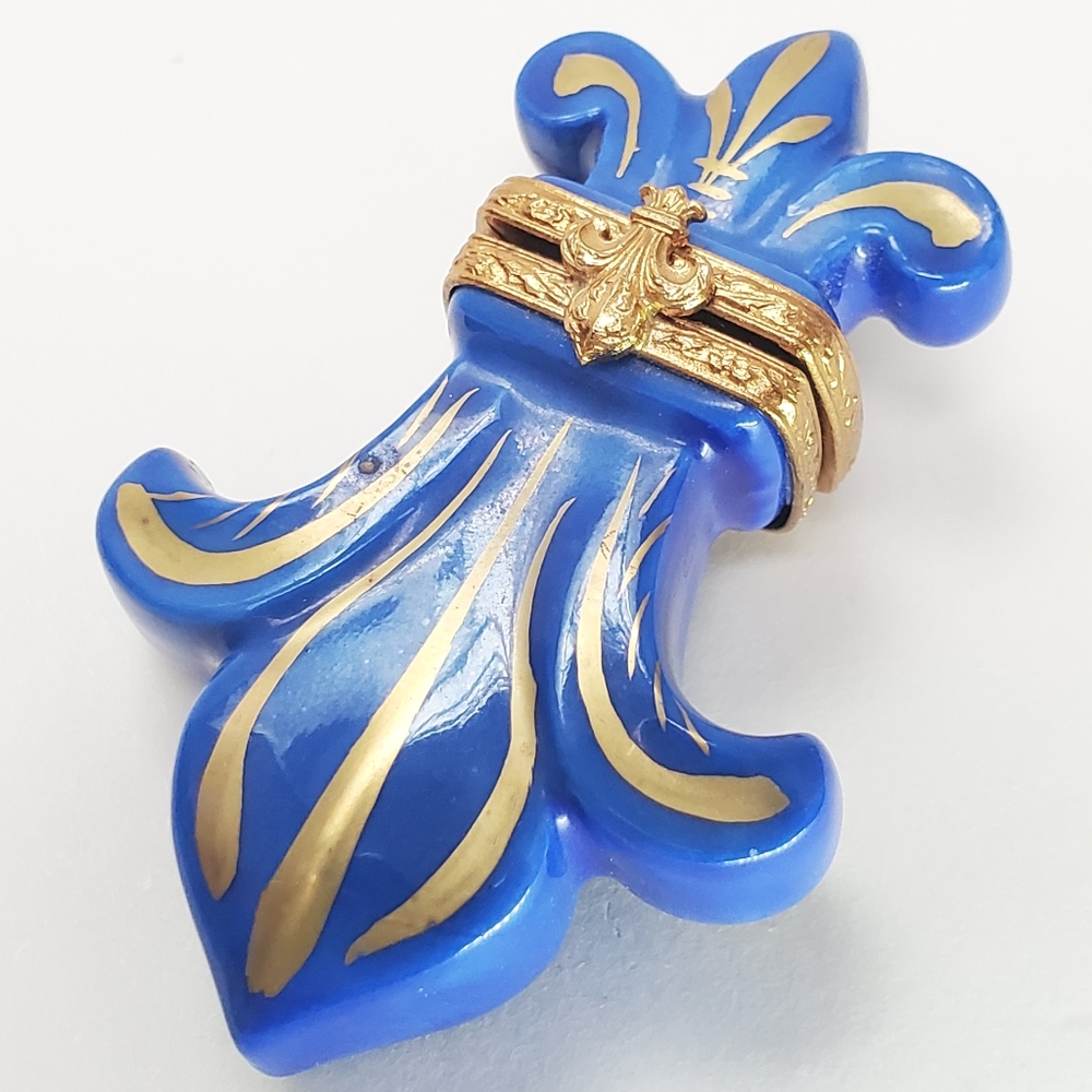 LIMOGES ARTORIA HANDPAINTED FLEUR DE LYS Snuff Box Jewelry Box Trinket Box Blue
